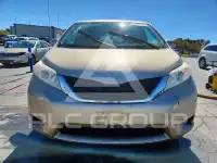 2012 Toyota SIENNA photo