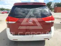 2012 Toyota SIENNA photo