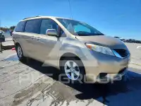 2012 Toyota SIENNA photo