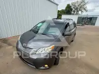 2012 Toyota SIENNA photo