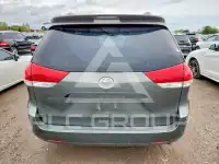 2012 Toyota SIENNA photo