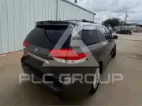 2012 Toyota SIENNA photo
