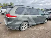 2012 Toyota SIENNA photo