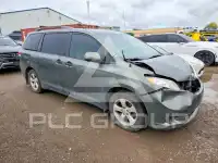 2012 Toyota SIENNA photo