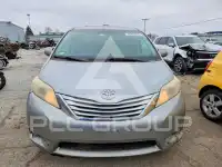 2012 Toyota SIENNA фото