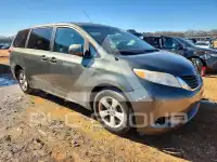 2012 Toyota SIENNA photo