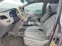 2012 Toyota SIENNA фото