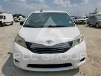 2012 Toyota SIENNA photo