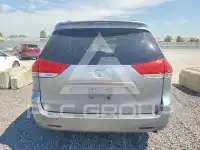 2012 Toyota SIENNA photo