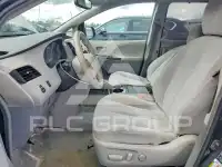 2012 Toyota SIENNA photo