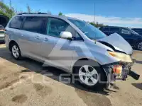 2012 Toyota SIENNA photo