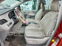 2012 Toyota SIENNA photo