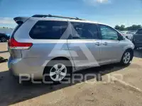 2012 Toyota SIENNA photo