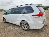 2012 Toyota SIENNA photo