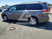 2012 Toyota SIENNA фото