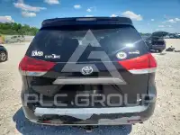 2012 Toyota SIENNA photo