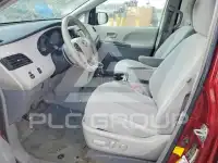 2012 Toyota SIENNA фото
