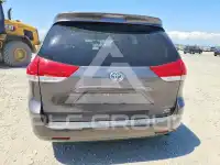 2012 Toyota SIENNA фото