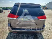 2012 Toyota SIENNA photo