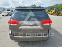 2012 Toyota SIENNA photo