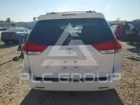 2012 Toyota SIENNA photo