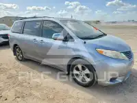 2012 Toyota SIENNA photo