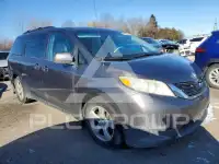 2012 Toyota SIENNA photo