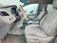 2012 Toyota SIENNA фото
