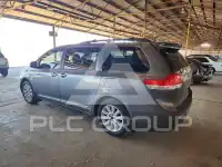 2012 Toyota SIENNA photo