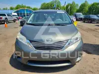 2012 Toyota SIENNA фото