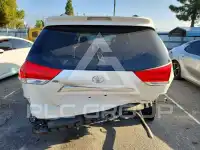 2012 Toyota SIENNA фото