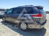 2012 Toyota SIENNA photo