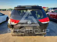 2012 Toyota SIENNA photo