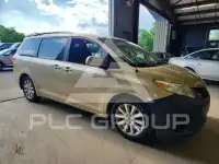 2012 Toyota SIENNA photo
