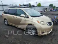2012 Toyota SIENNA photo