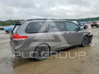 2012 Toyota SIENNA photo
