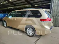 2012 Toyota SIENNA photo