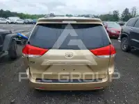 2012 Toyota SIENNA photo