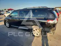 2012 Toyota SIENNA photo