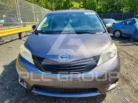 2012 Toyota SIENNA фото