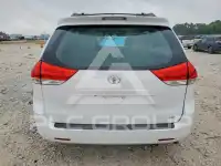 2012 Toyota SIENNA photo