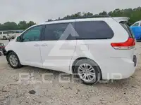 2012 Toyota SIENNA photo