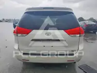 2012 Toyota SIENNA photo