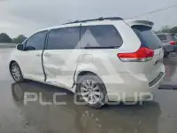 2012 Toyota SIENNA photo