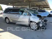 2012 Toyota SIENNA photo