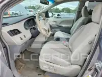 2012 Toyota SIENNA фото