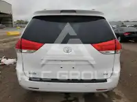 2012 Toyota SIENNA photo
