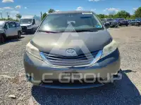 2012 Toyota SIENNA photo