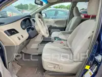 2012 Toyota SIENNA photo