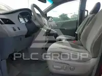 2012 Toyota SIENNA photo